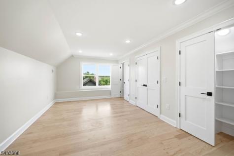 31 Ridgeview Avenue West Orange NJ 07052