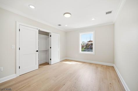 31 Ridgeview Avenue West Orange NJ 07052