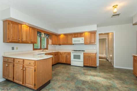 4 Stratford Drive Randolph NJ 07869