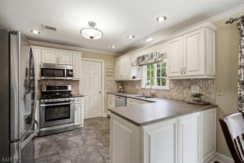 16 Brookside Road Roxbury NJ 07876