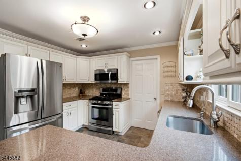 16 Brookside Road Roxbury NJ 07876