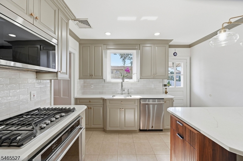 2766 Larchmont Road Union NJ 07083