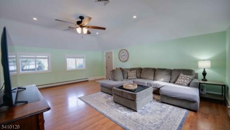 2 Center Street Holland NJ 08848