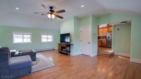 2 Center Street Holland NJ 08848