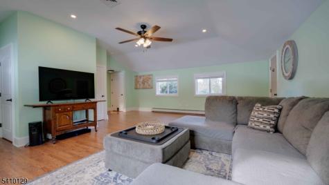 2 Center Street Holland NJ 08848