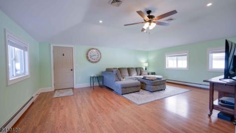 2 Center Street Holland NJ 08848