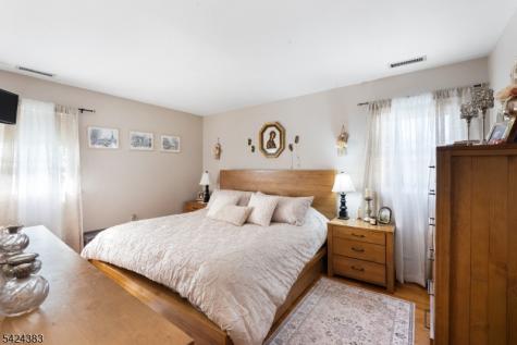 68 Doris Way Clark NJ 07066