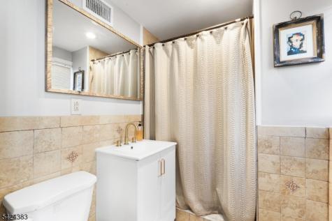 68 Doris Way Clark NJ 07066