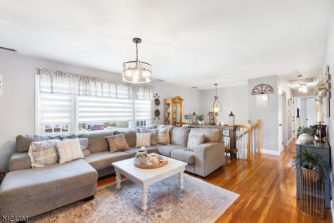 68 Doris Way Clark NJ 07066