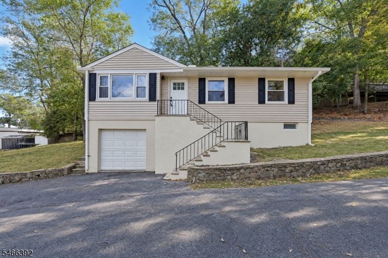 15 Hillside Avenue Hopatcong NJ 07843