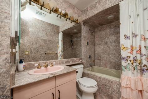 15 Fox Run North Caldwell NJ 07006