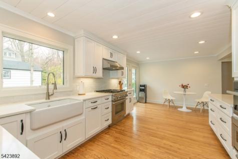 289 Boulevard Mountain Lakes NJ 07046