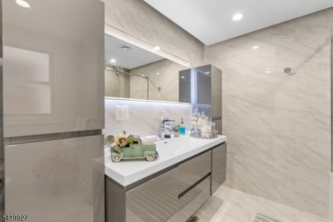 886 Degraw Avenue Newark NJ 07104