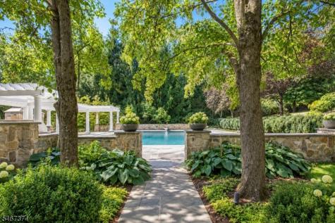 19 Heritage Court Bernardsville NJ 07924