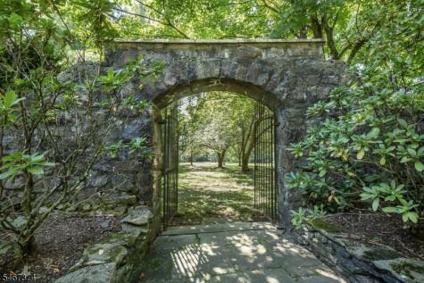 19 Heritage Court Bernardsville NJ 07924