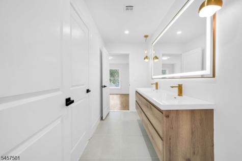 1880 Long Terrace Union NJ 07083