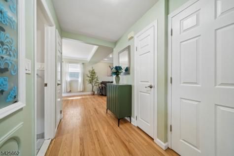 16 Lee Road Livingston NJ 07039