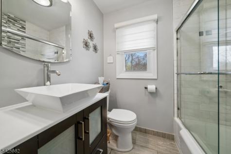 16 Lee Road Livingston NJ 07039