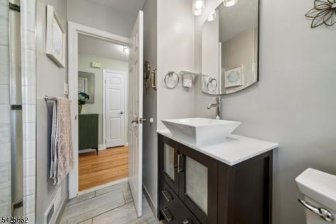 16 Lee Road Livingston NJ 07039