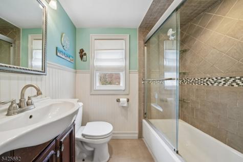 16 Lee Road Livingston NJ 07039