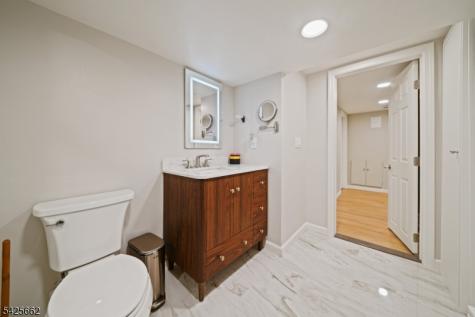 16 Lee Road Livingston NJ 07039