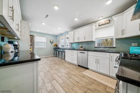 16 Lee Road Livingston NJ 07039