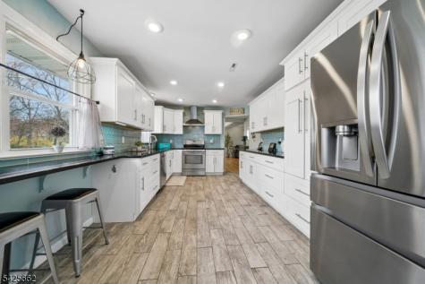 16 Lee Road Livingston NJ 07039