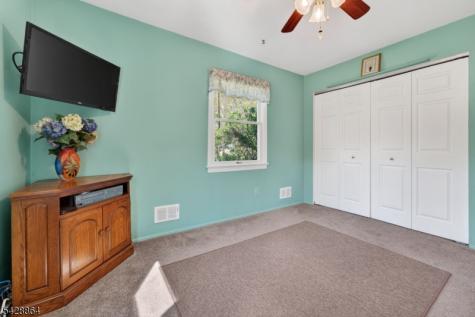 17 Lynn Court Hillsborough NJ 08844