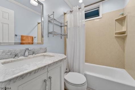 17 Lynn Court Hillsborough NJ 08844