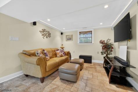 17 Lynn Court Hillsborough NJ 08844