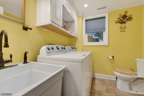 17 Lynn Court Hillsborough NJ 08844