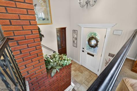 17 Lynn Court Hillsborough NJ 08844