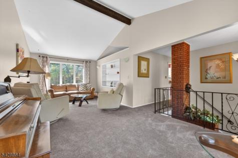 17 Lynn Court Hillsborough NJ 08844