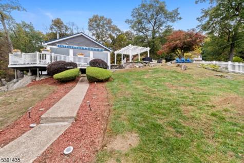 64 Ithanell Road Hopatcong NJ 07843