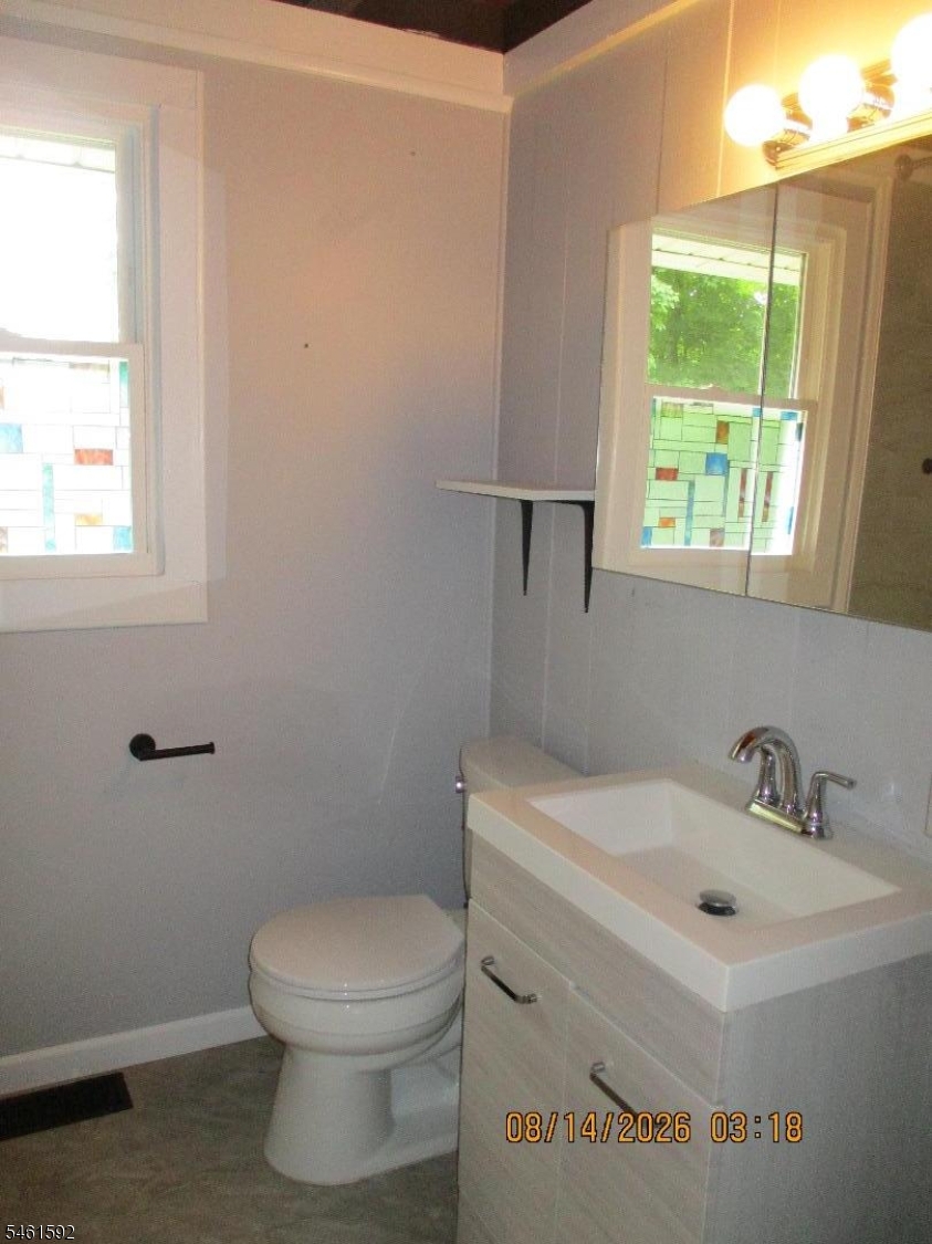 4 Mohawk Trail Hopatcong NJ 07821