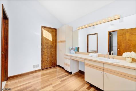 525 Johnston Drive Watchung NJ 07069
