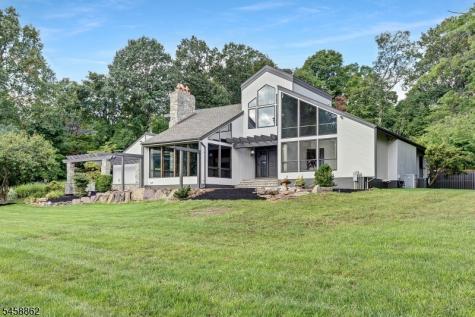 525 Johnston Drive Watchung NJ 07069