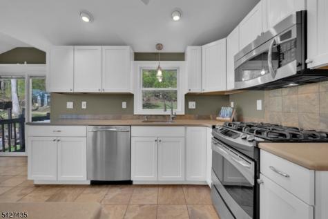 1 Pathfinder Trail Jefferson NJ 07885