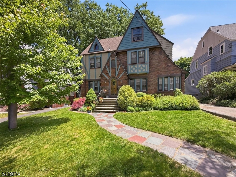 18 Burroughs Way Maplewood NJ 07040