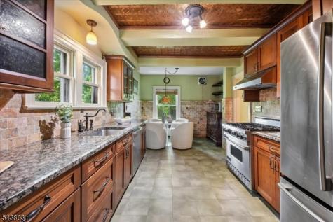 18 Burroughs Way Maplewood NJ 07040