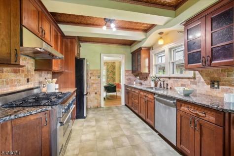 18 Burroughs Way Maplewood NJ 07040