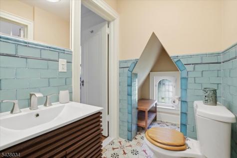 18 Burroughs Way Maplewood NJ 07040
