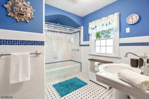 18 Burroughs Way Maplewood NJ 07040