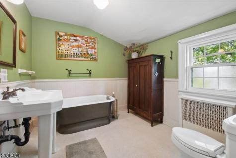 18 Burroughs Way Maplewood NJ 07040