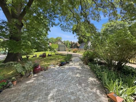 18 Burroughs Way Maplewood NJ 07040