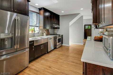 18 Gardiner Place Montclair NJ 07042