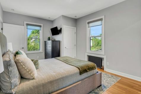 18 Gardiner Place Montclair NJ 07042