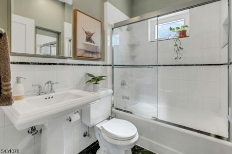 18 Gardiner Place Montclair NJ 07042