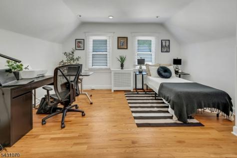 18 Gardiner Place Montclair NJ 07042