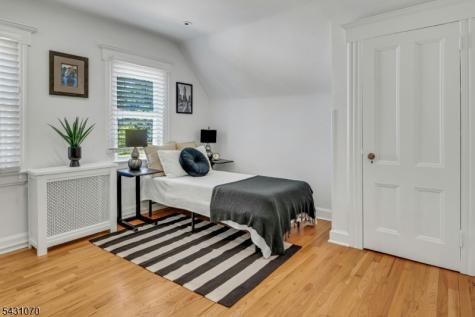 18 Gardiner Place Montclair NJ 07042